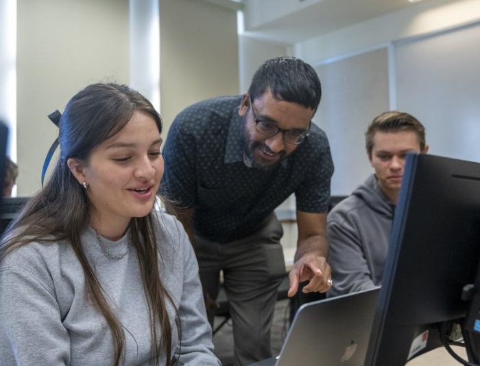 saint-marys-blockchain-minor-students